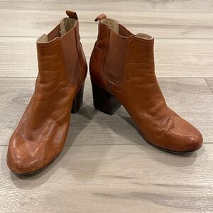 Frye Stella Chelsea Short Leather Ankle Bootie Size 8